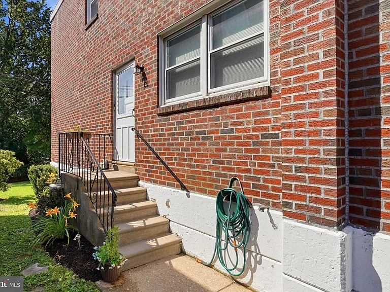 668 Renz St — Photo 25