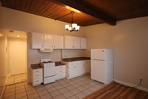 5th image of 222 S Oak Knoll Ave APT 3