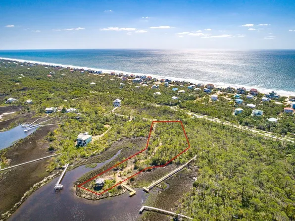 1835 Bayview Dr, Saint George Island, FL 32328