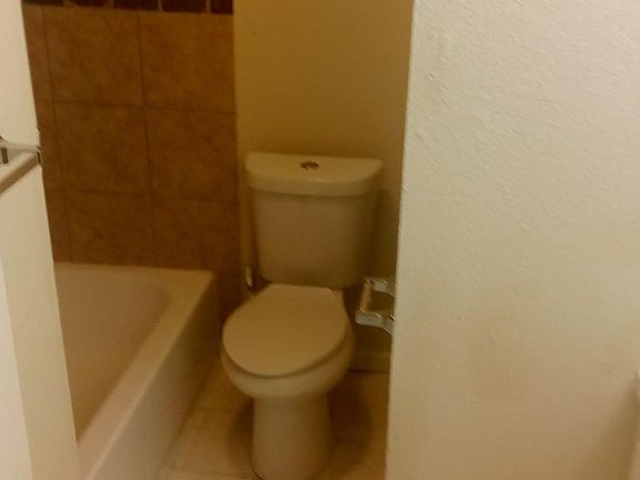 4th image of 833 NW Summercrest Blvd #B