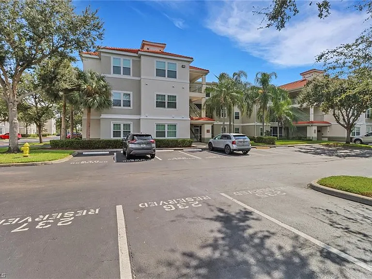 23600 Walden Center Dr #304 — Photo 2