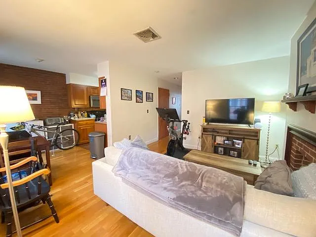 1 bed, 600 sqft, $3,100 — Photo 2