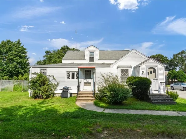 8 Doris St, Coventry, RI 02816