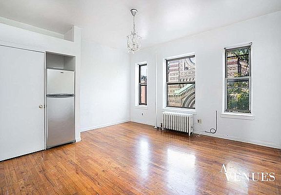 3rd image of 206 W 132nd St APT 4R