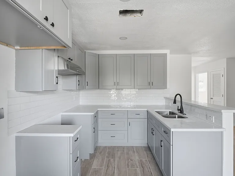 115 N San Remo Ave #7 — Photo 5