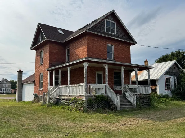 1912 Tweed St, Sault Sainte Marie, MI 49783