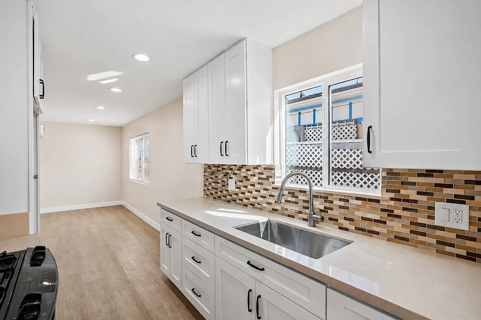 2 bed, 817 sqft, $3,000 — Photo 4