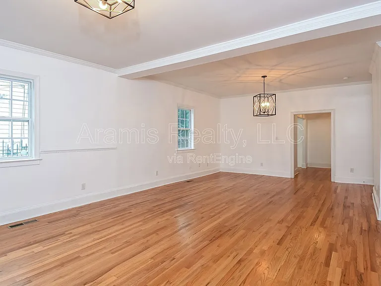 83 Ormond St SE — Photo 7