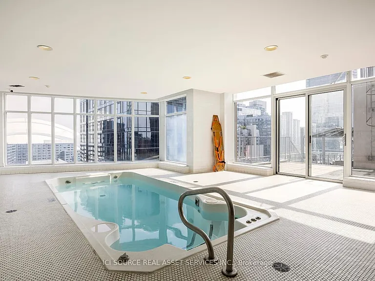 250 Wellington St W #Penthouse 40 — Photo 23
