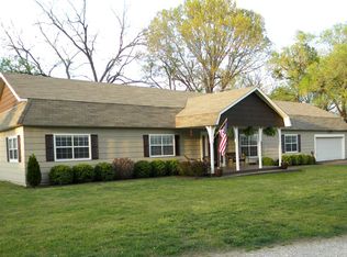 126 W Watie St, Pea Ridge, AR 72751