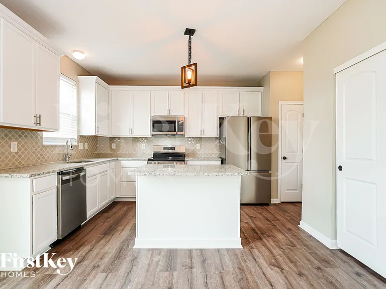 175 Poe Ave — Photo 8