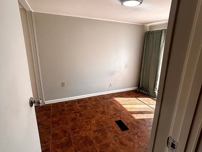 35 Sargent St — Photo 9