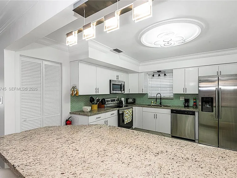 1521 Arthur St #1521 — Photo 16