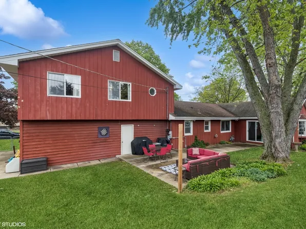 1511 Lakeland Ave, McHenry, IL 60050