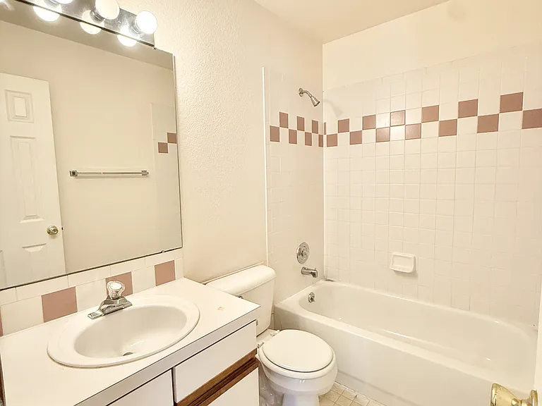 1637 Westbridge Dr #1 — Photo 8