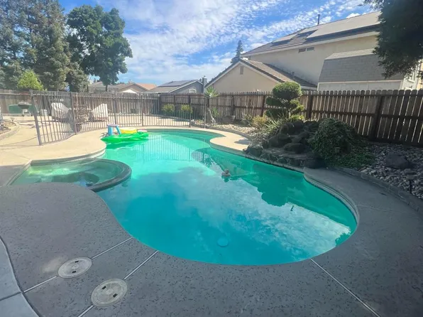 318 S Reinway Ave, Waterford, CA 95386