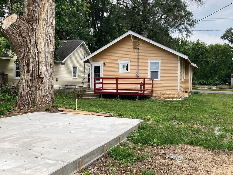 1003 W Main St — Photo 13