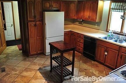 3rd image of 16296 Maureen Dr