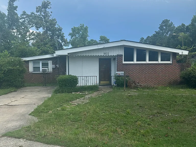 1822 Kissingbower Rd — Photo 1