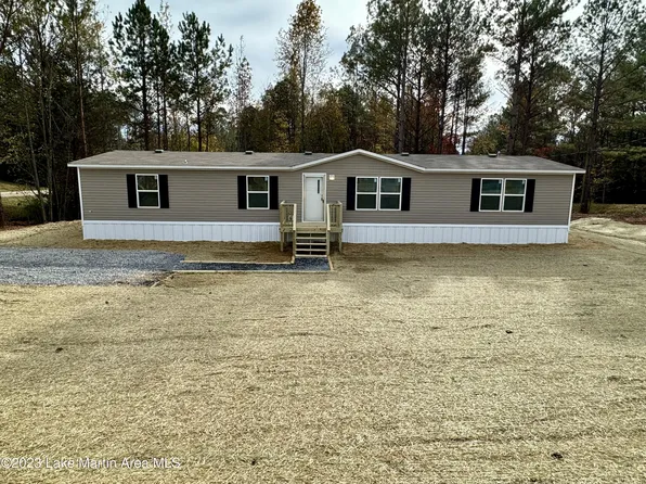 18 Berry Field Dr, Alexander City, AL 35010