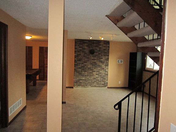 LL Fam/Game Rm - view 2