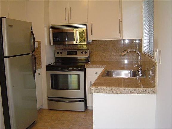 3rd image of 6 Hillcrest Ave #0