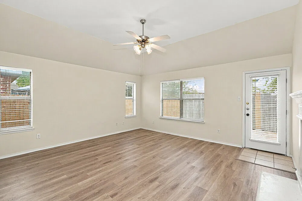 3 bed, 2.0 bath, 1780 sqft, $1,915 — Photo 3