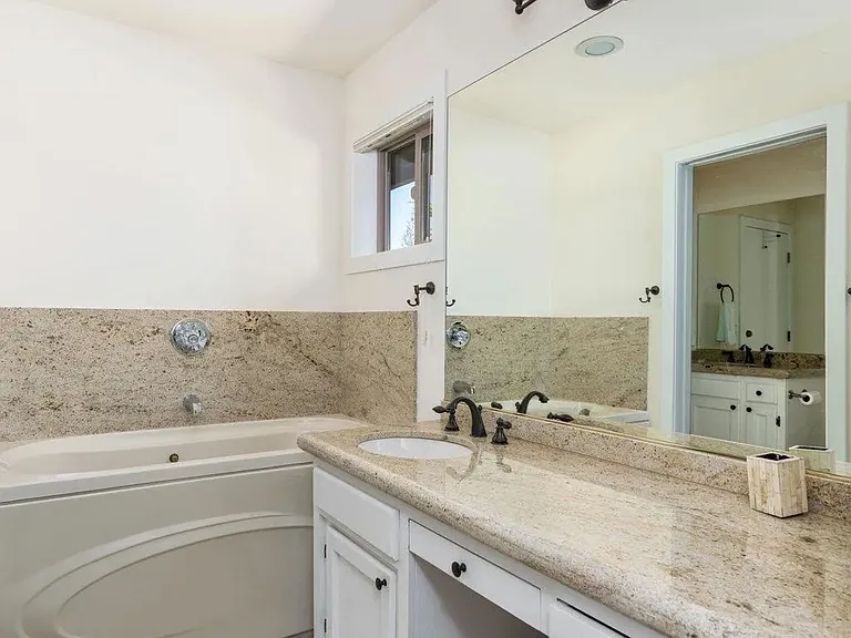 314 Beach Dr — Photo 6
