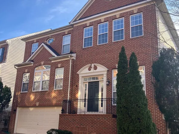 9120 Lake Tower Ln, Fort Belvoir, VA 22060