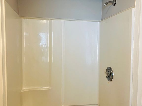 5th image of 226 Harbor Dr N