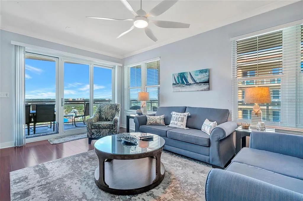 2 bed, 2.0 bath, 2097 sqft, $5,500 — Photo 2