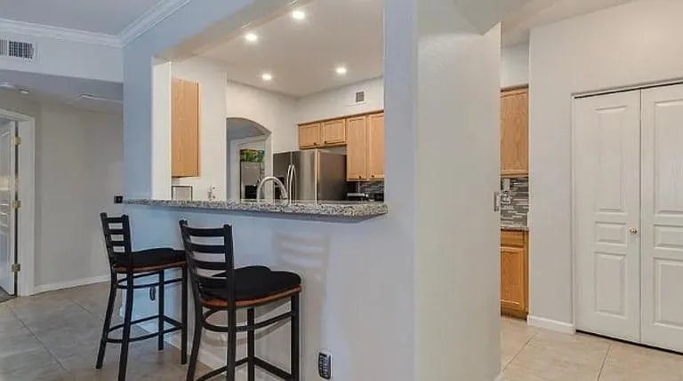 955 E Knox Rd — Photo 6
