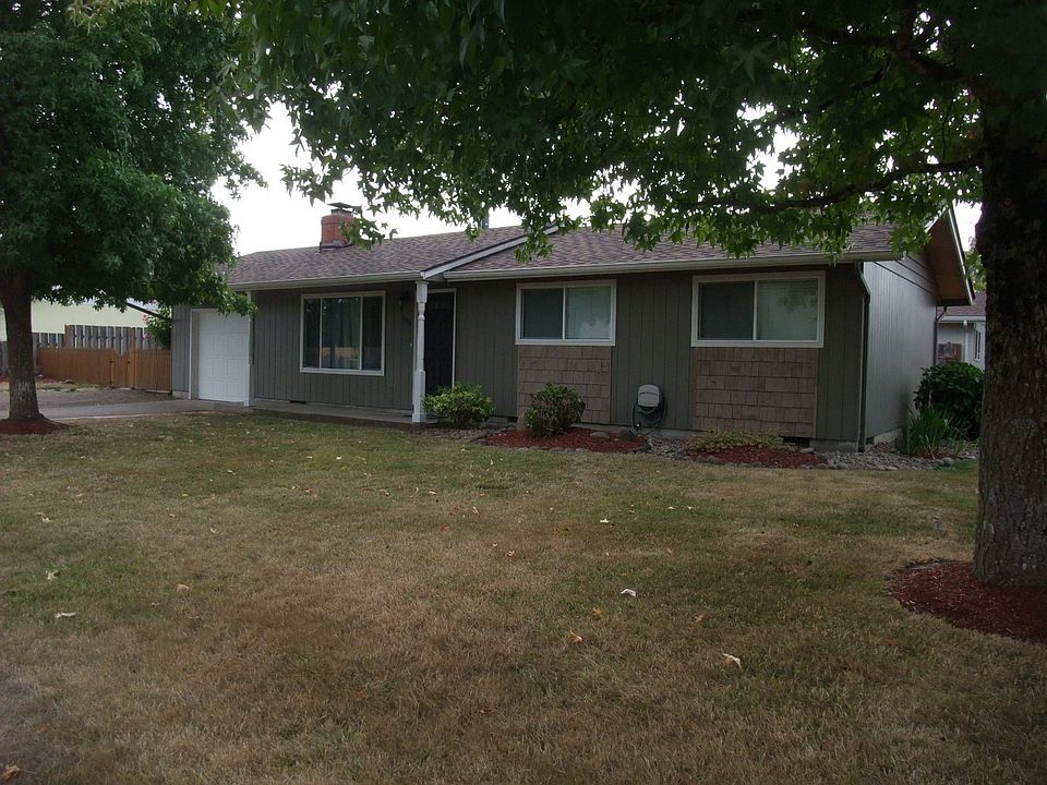 1st image of 2808 Pine St SE