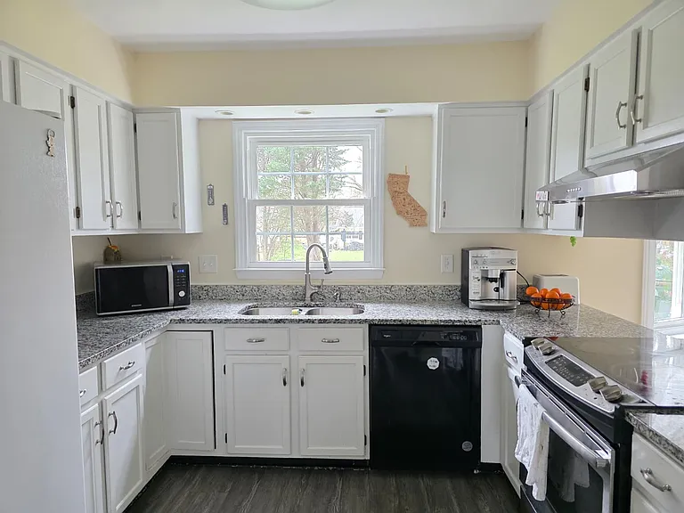 11702 Fernhurst Ln — Photo 26