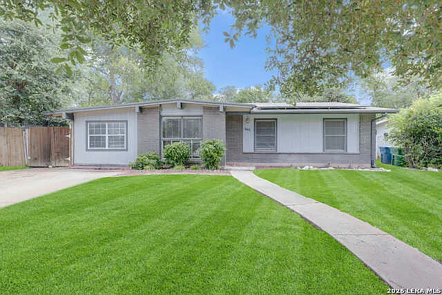 207 Middlebury Dr — Photo 1
