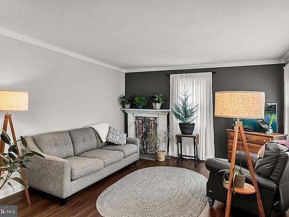 4th image of 257 Spout Spring Ave