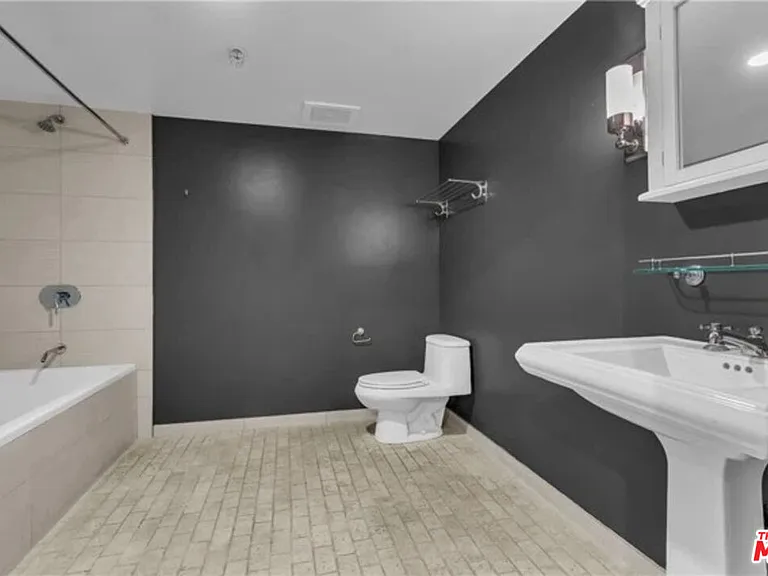 510 S Hewitt St #102 — Photo 19