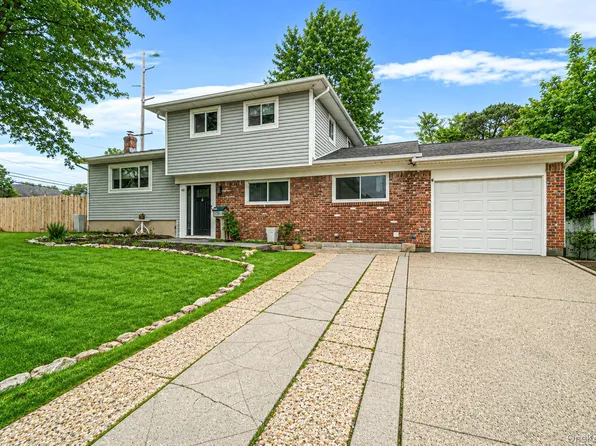 48 Hillside Avenue, Patchogue, NY 11772