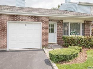 20 Sandy Hill Rd, Commack, NY 11725