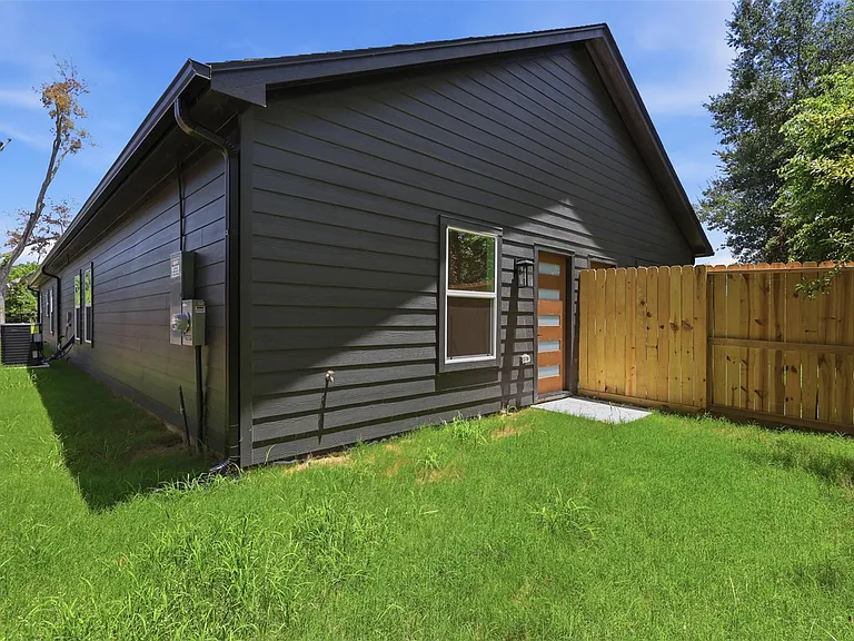 5921 Mountwood St #B — Photo 22