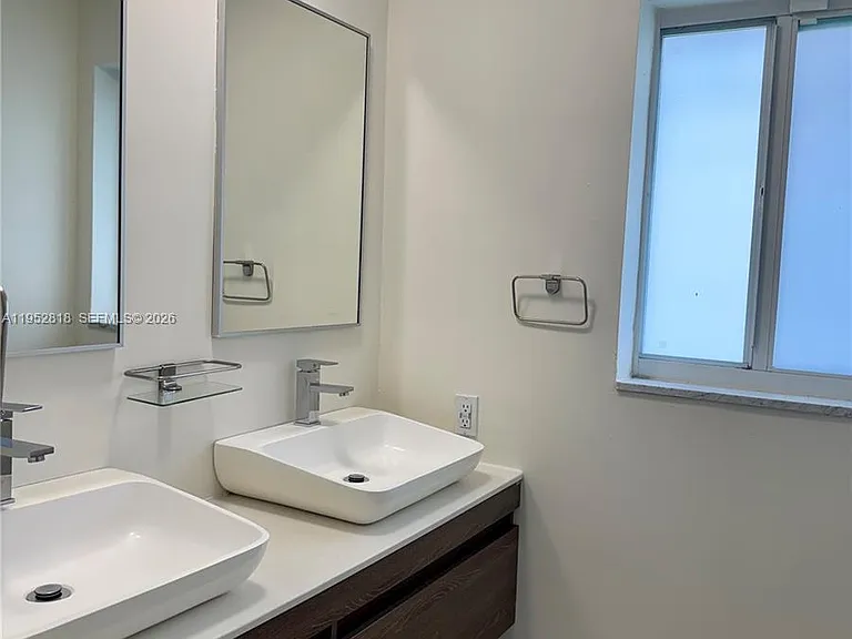 16453 NE 33rd Ave — Photo 5