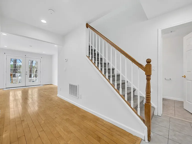 1541 Monmouth Ave #A — Photo 6