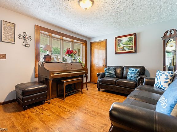 4th image of 1015 Carnwise St SW