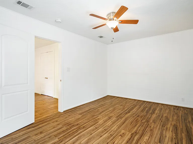 3135 Hedgerow Dr — Photo 32