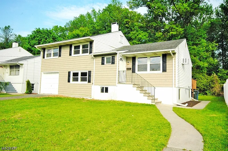 230 Amherst Ave photo 1