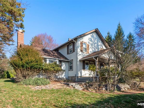 87 E Crescent Ave, Allendale, NJ 07401