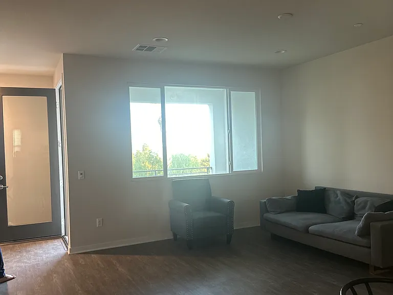 712 Highline Way — Photo 5