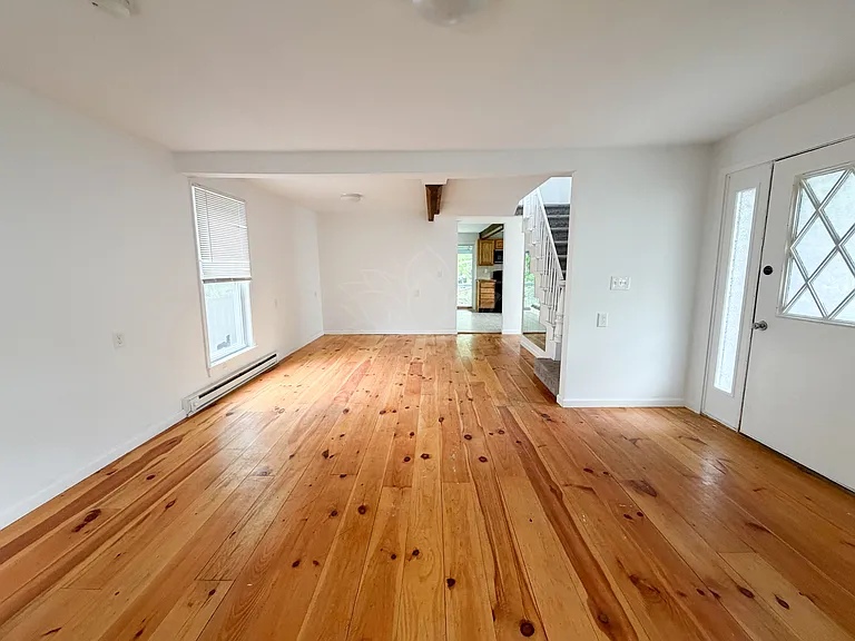 113 Spencer Ave — Photo 2