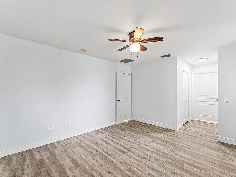 5477 Queenship Ct — Photo 24
