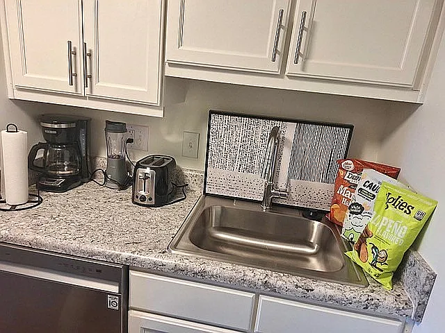 Kitchen - Spacious Counter Sapce